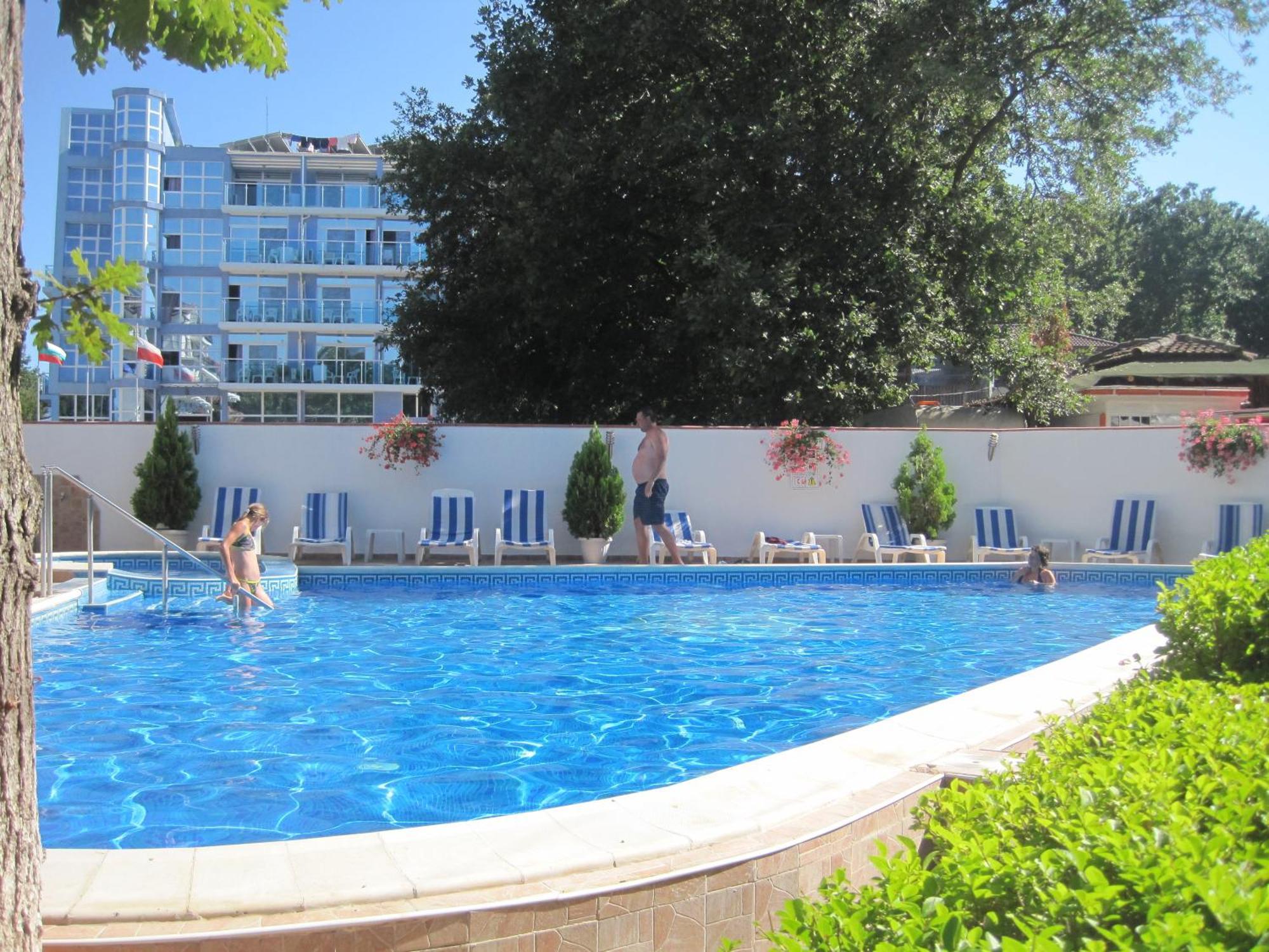 Hotel Lotos Kiten  Extérieur photo