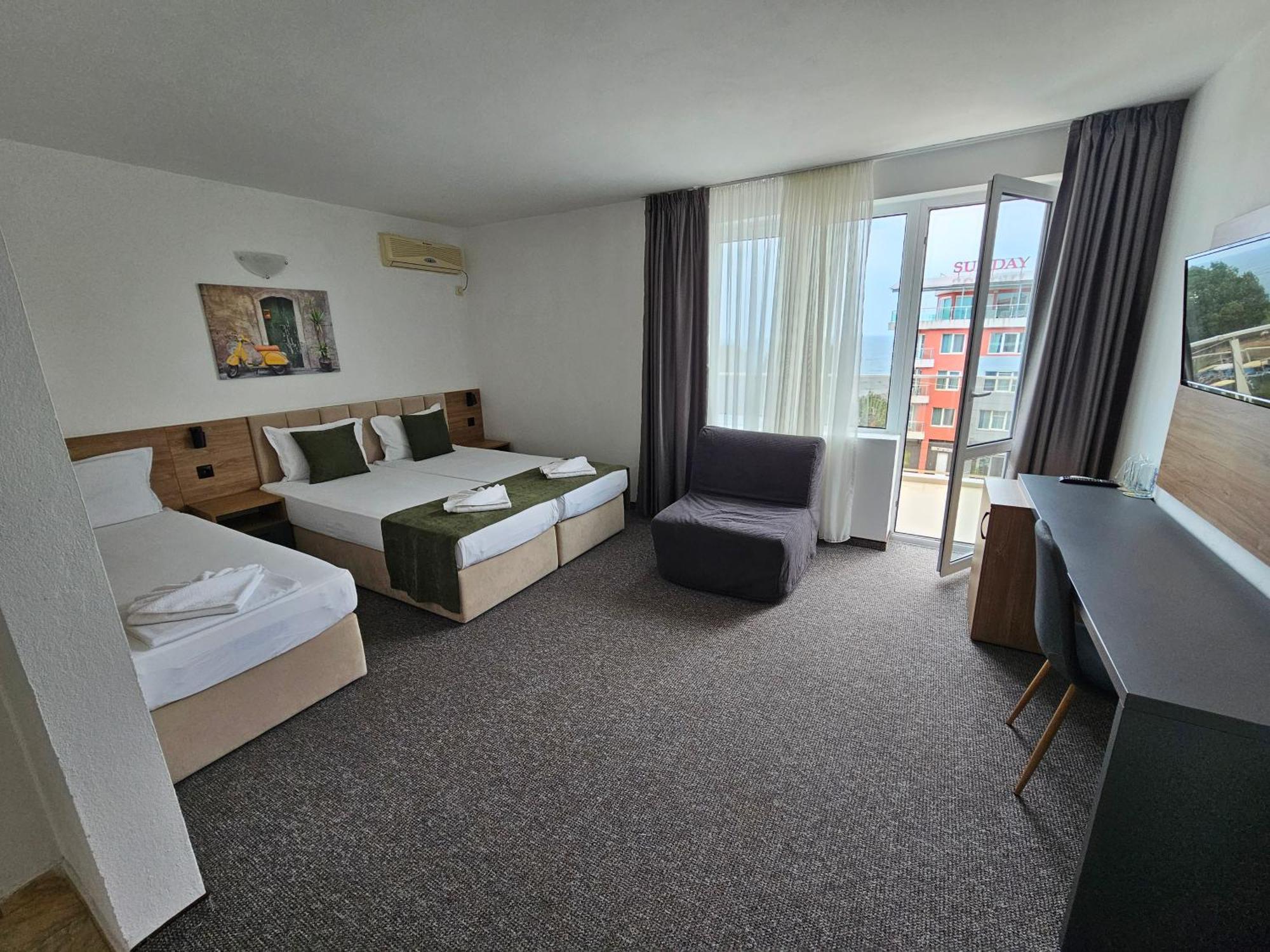 Hotel Lotos Kiten  Extérieur photo